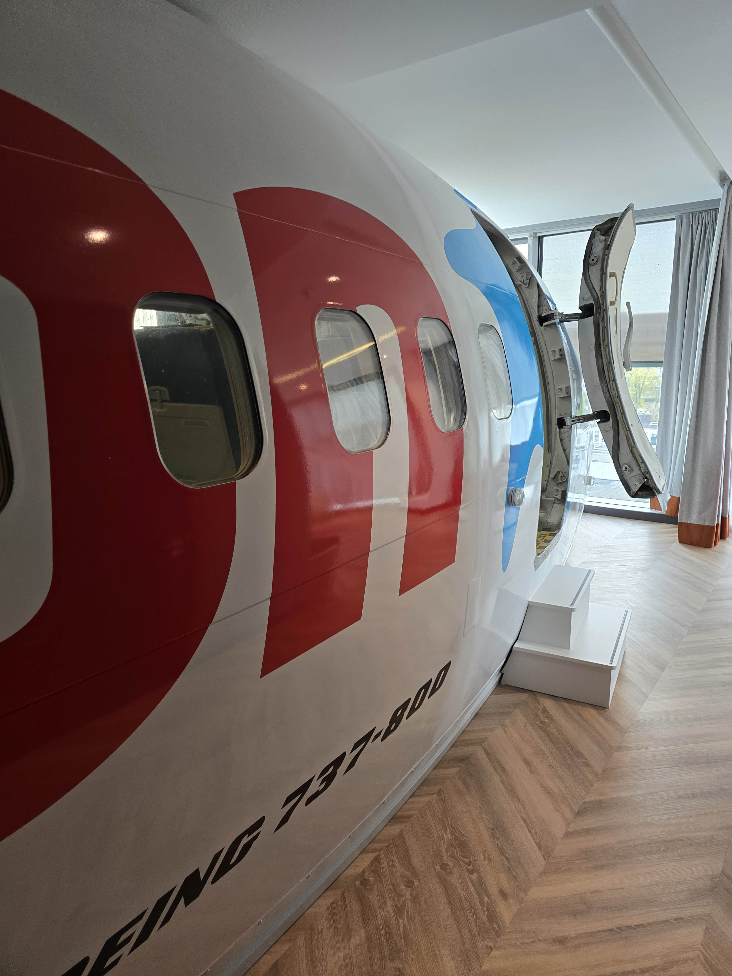737 Suite cockpit